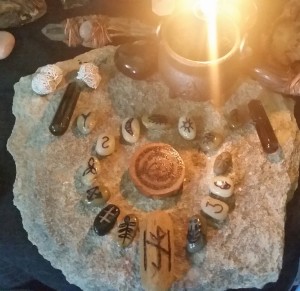 New Moon Altar: Letting Go of What No Longer Serves